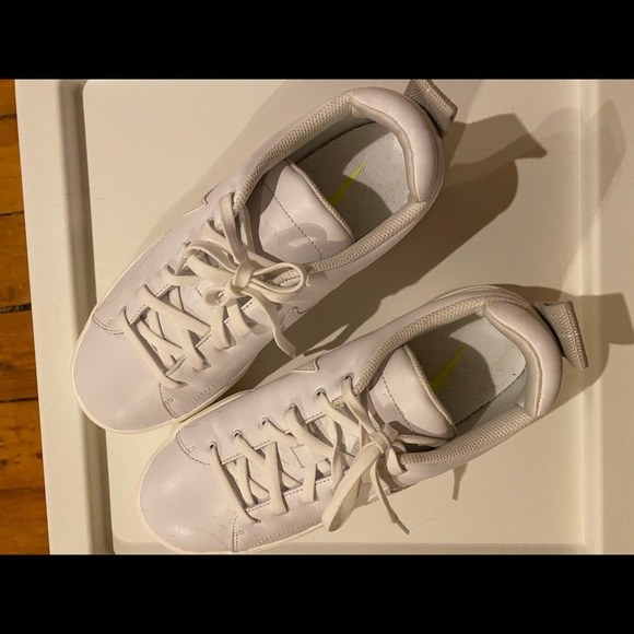 Nike Course Classic White Sneakers sz 7 - BNWOT - Picture 3 of 6